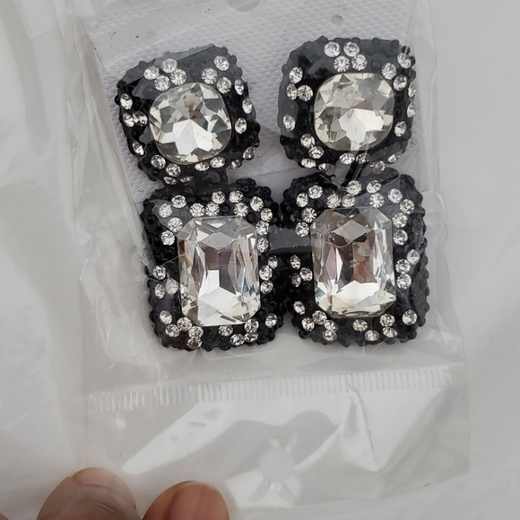 Fashionable Earring - Picture 2 of 6